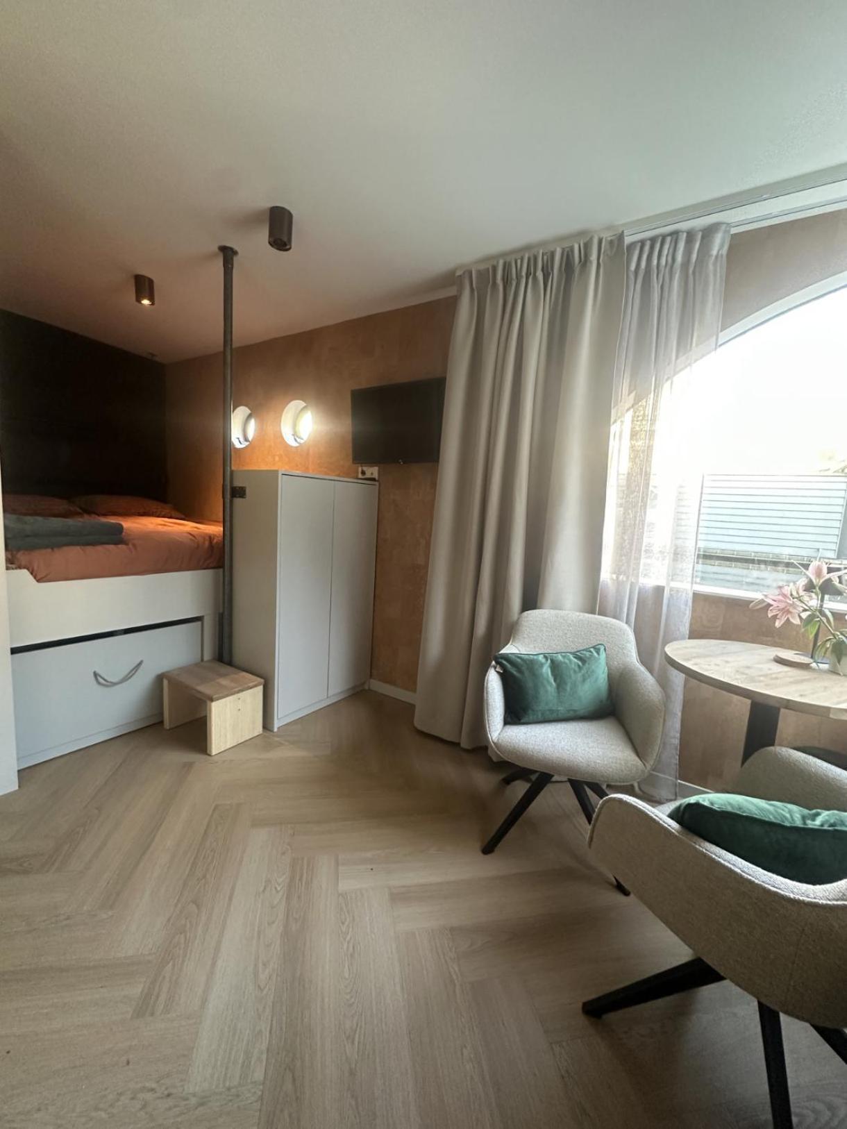 Hotel en barco Houseboat The Floating Nest *