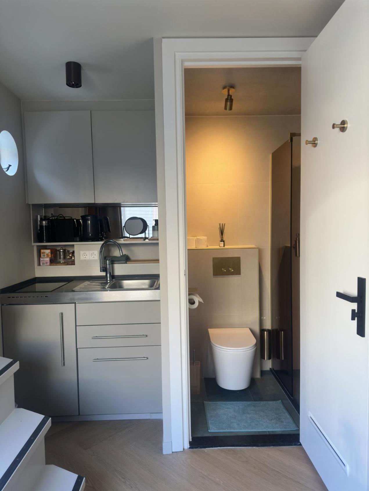 Houseboat The Floating Nest Hotel en barco *
