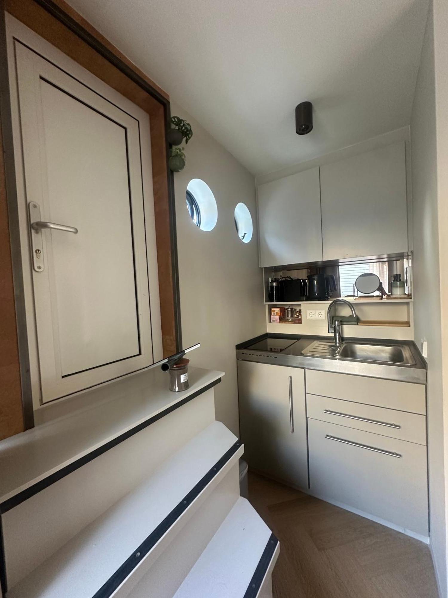 Hotel en barco Houseboat The Floating Nest